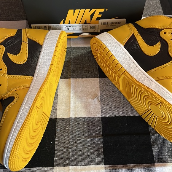 BRAND NEW Air Jordan1 retro high - Picture 3 of 3